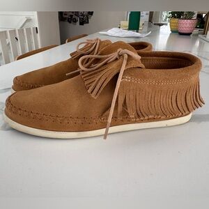 Minnetonka Tan Suede Fringe Loafers